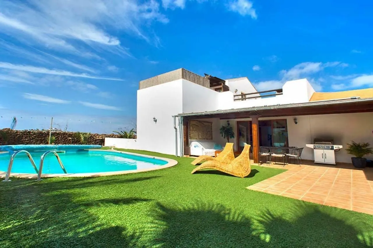 Villatommy Heated Pool, Hottub, Fast Wifi Lajares 0*,